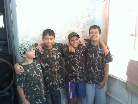 Camisetas camufladas do EXÉRCITO DE CRISTO.